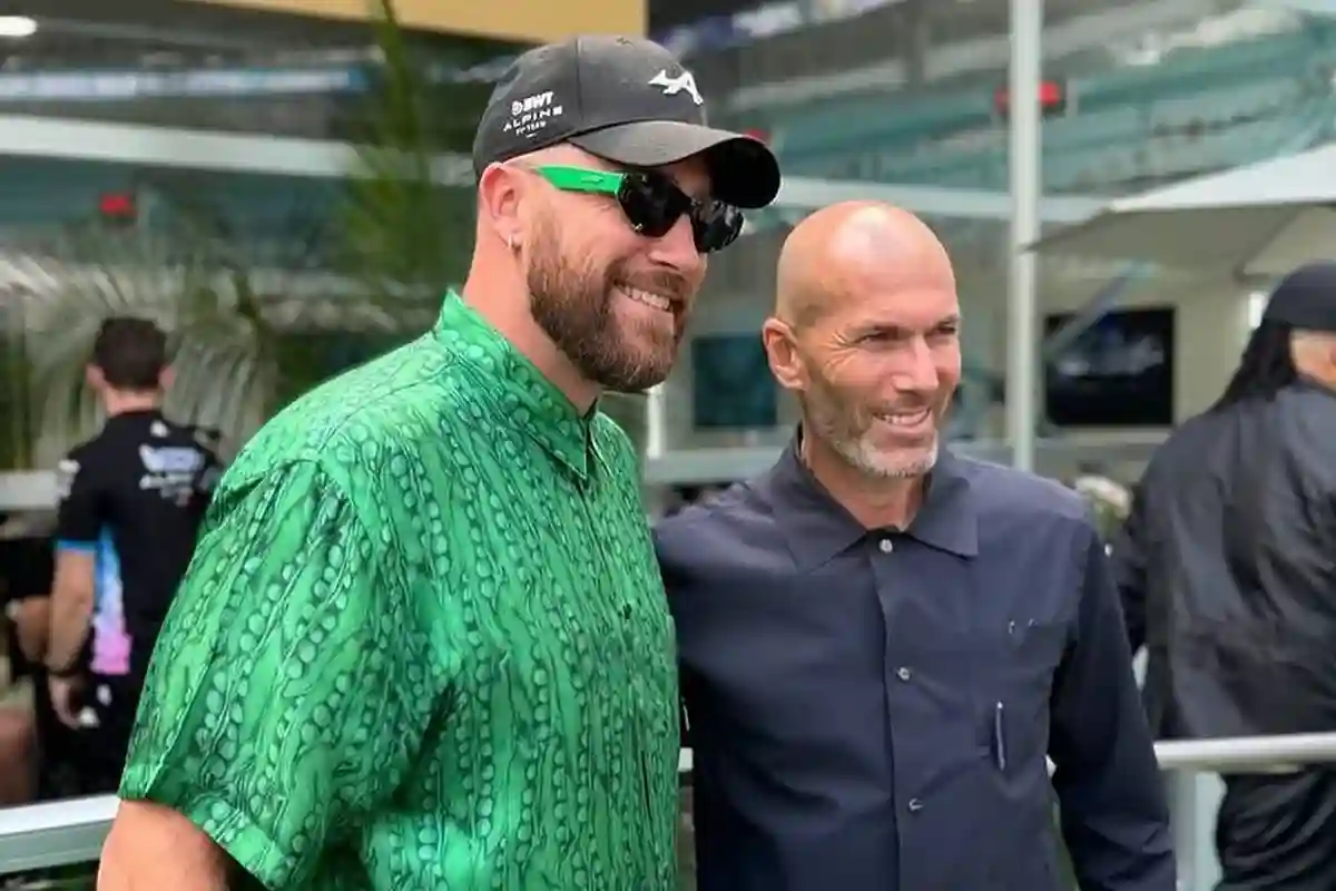 La semaine sauvage de Travis Kelce se poursuit alors qu'il rencontre Zinedine Zidane au Miami GP
