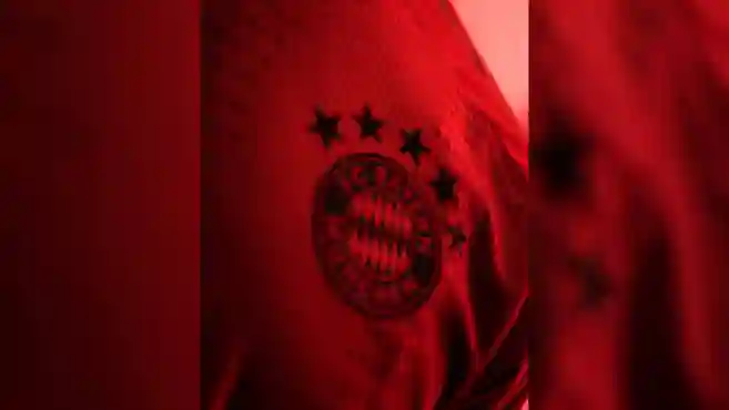 Le Bayern présente sa maillot innovante pour la saison suivante. . . Avec un code QR dans la manche!