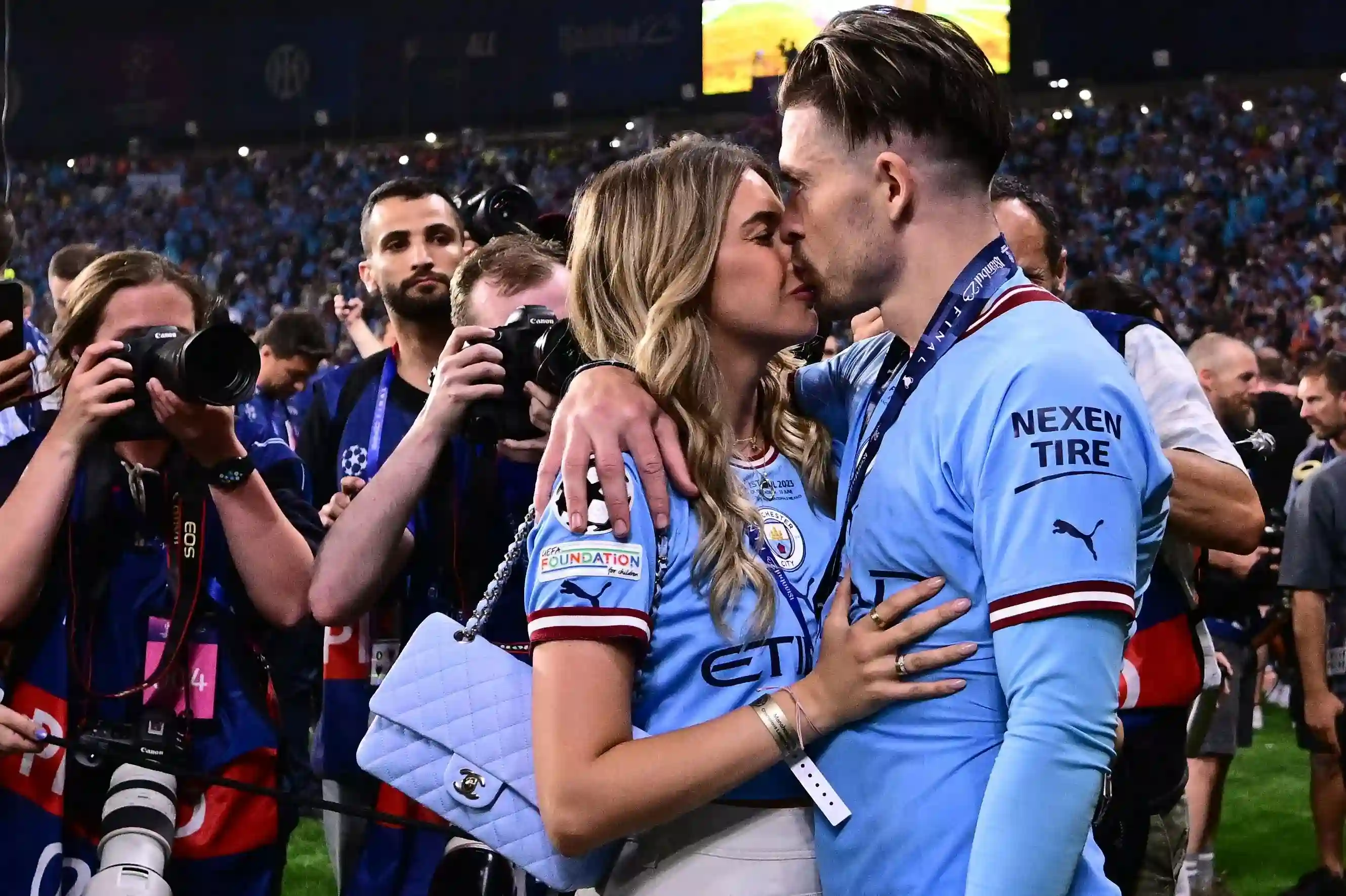 Jack Grealish et sa petite amie Sasha Attwood annoncent qu'ils attendent un bébé dans des messages Instagram réconfortants