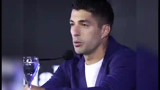 Luis Suárez annonce en larmes qui est retirée de l'équipe Uruguay