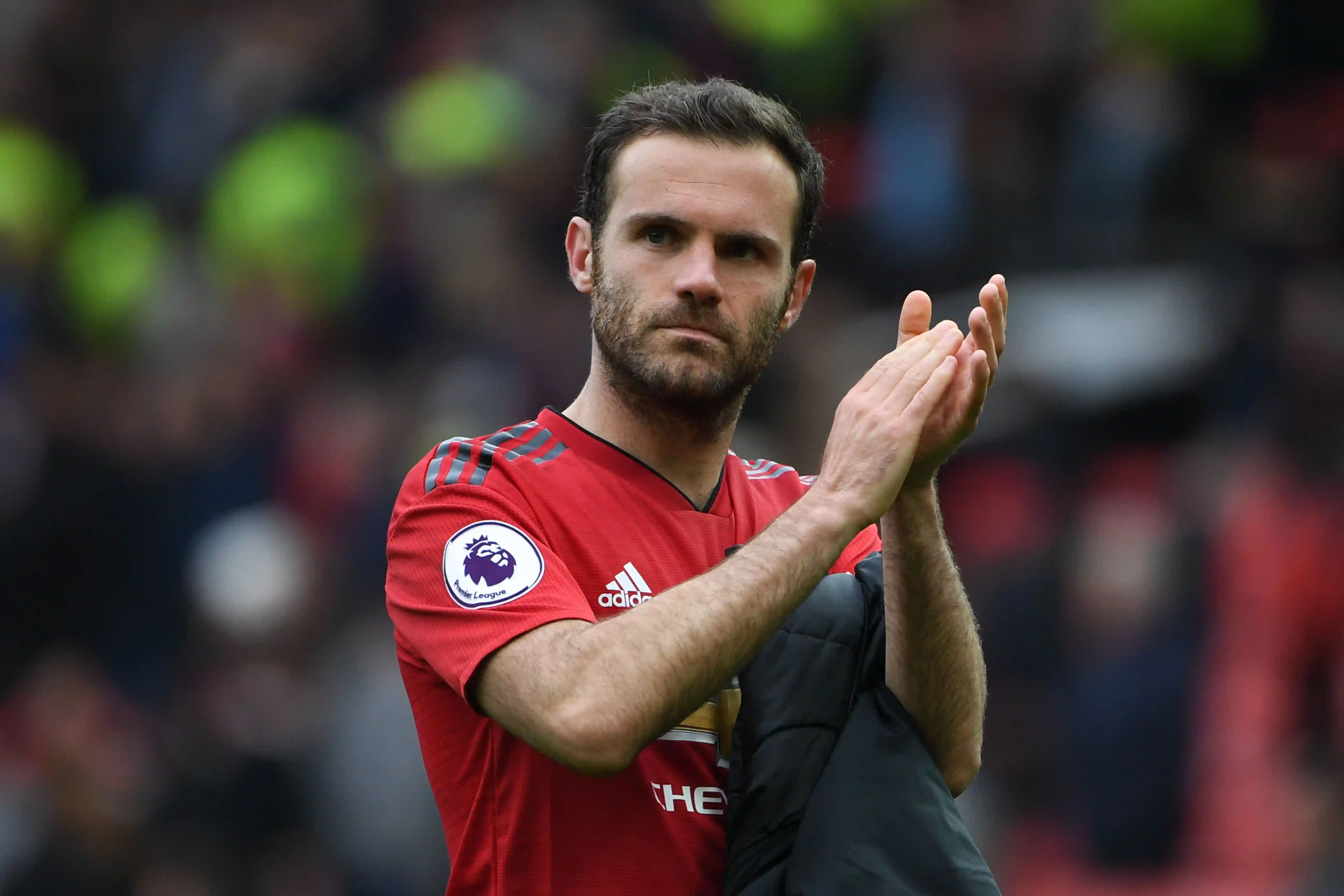 L'ex-Chelsea et la star de Manchester United, Juan Mata Seals, retournent au football dans un club inattendu