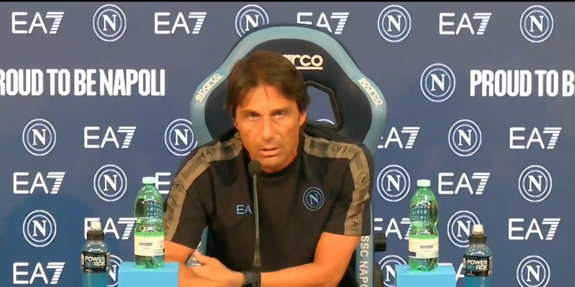 Conte pour le Tris Napoli: À Cagliari pour se salir les mains. Et sur la Juve. . .