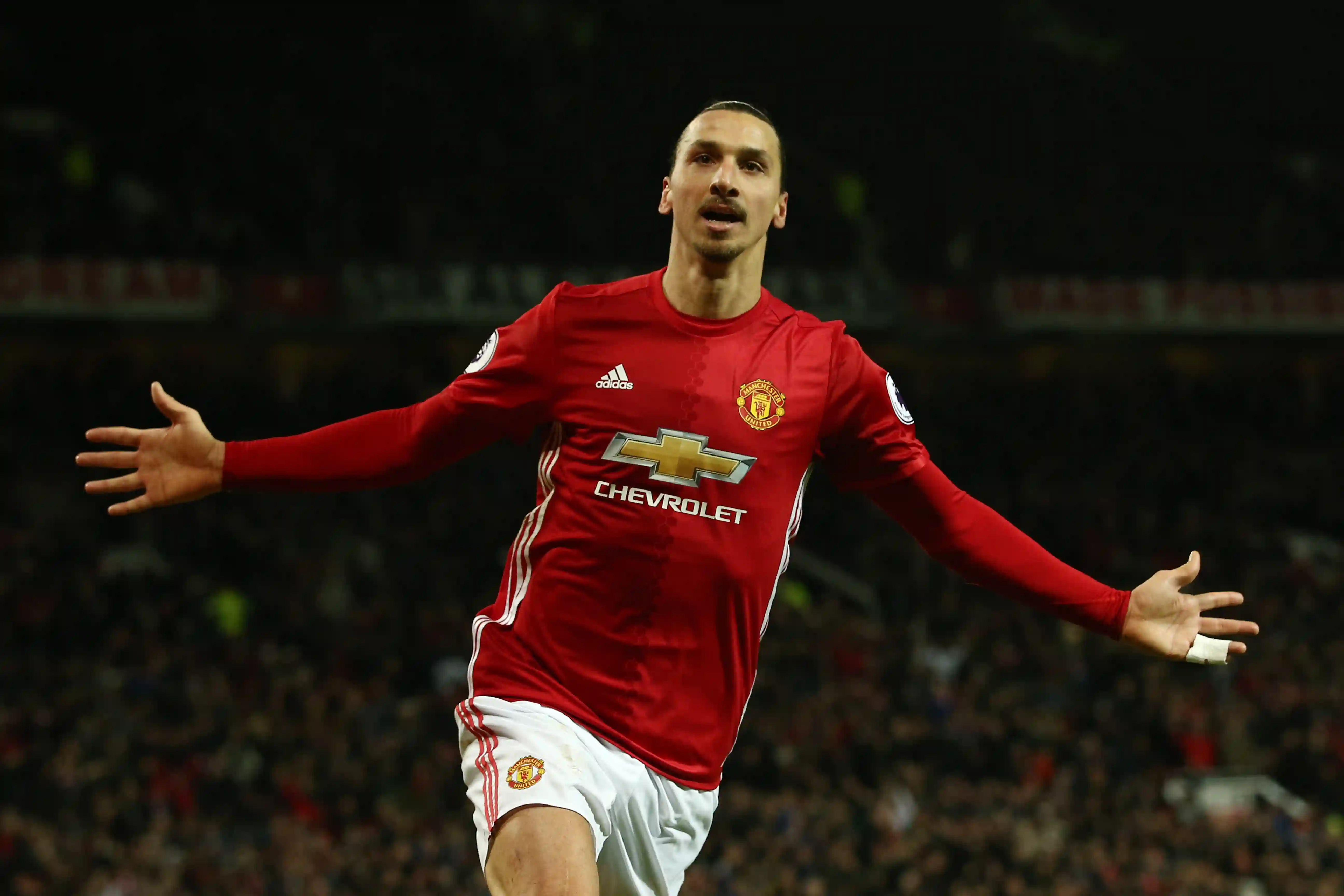 Zlatan Ibrahimovic nomme la chanson de Manchester United, «Crazy», comme le chant préféré de sa carrière