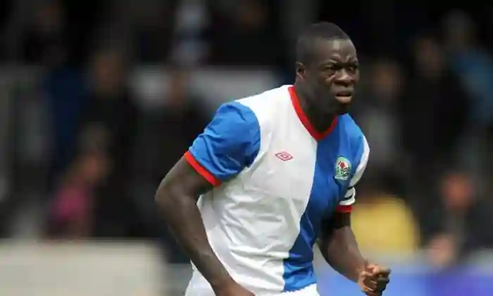 Le défenseur emblématique de la Premier League Chris Samba s'ouvre sur le «pire» vestiaire avec un «ressentiment» en ruine à Squad