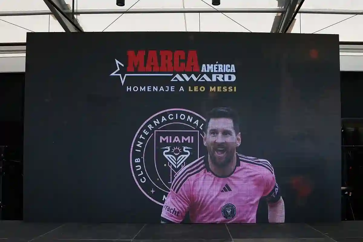 Chase Stadium est décoré pour le MARCA America Award pour Leo Messi