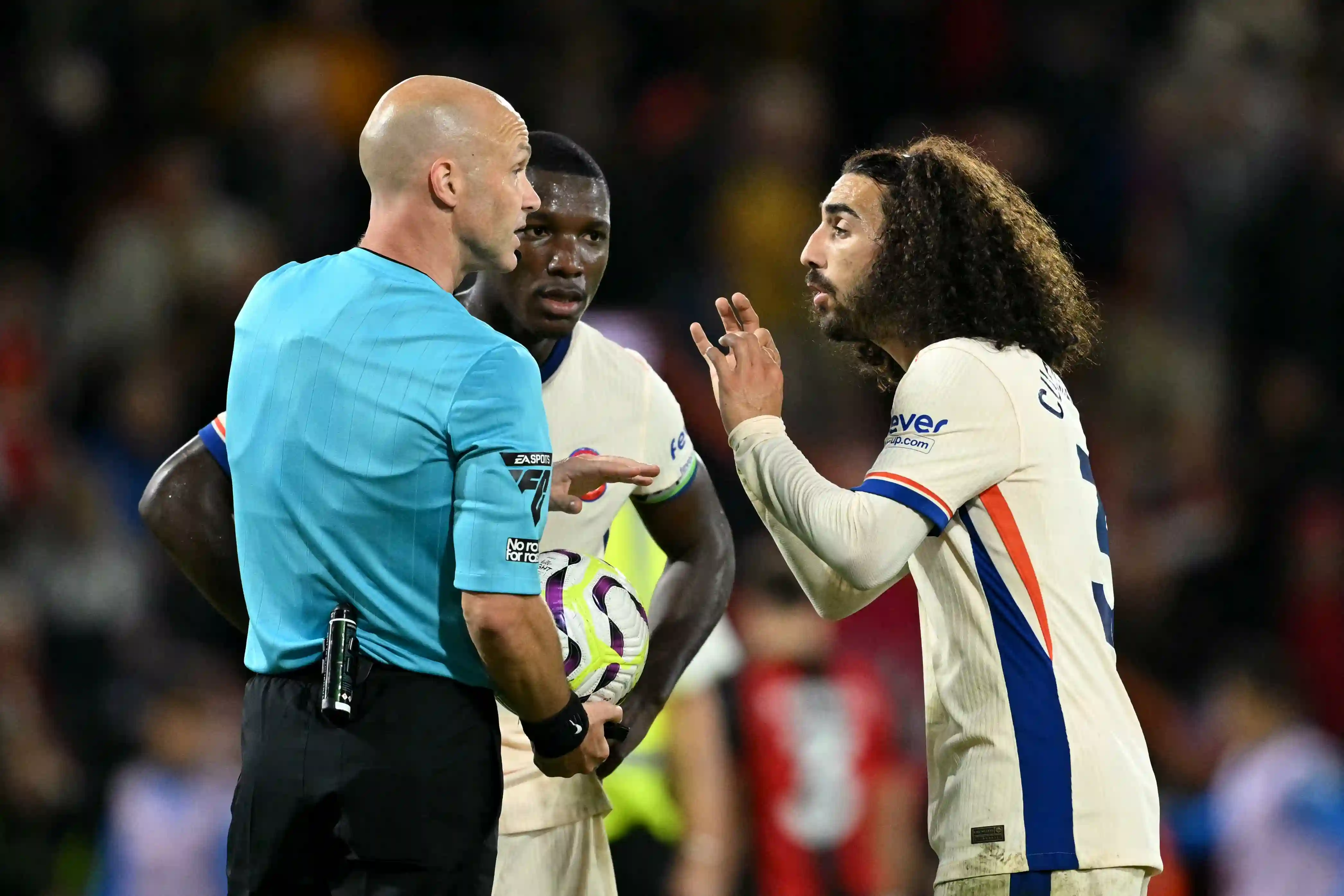 Pourquoi Marc Cucurella ne joue pas pour Chelsea ce week-end? Arrière gauche espagnol obligé de s'asseoir du voyage de Blues à Anfield