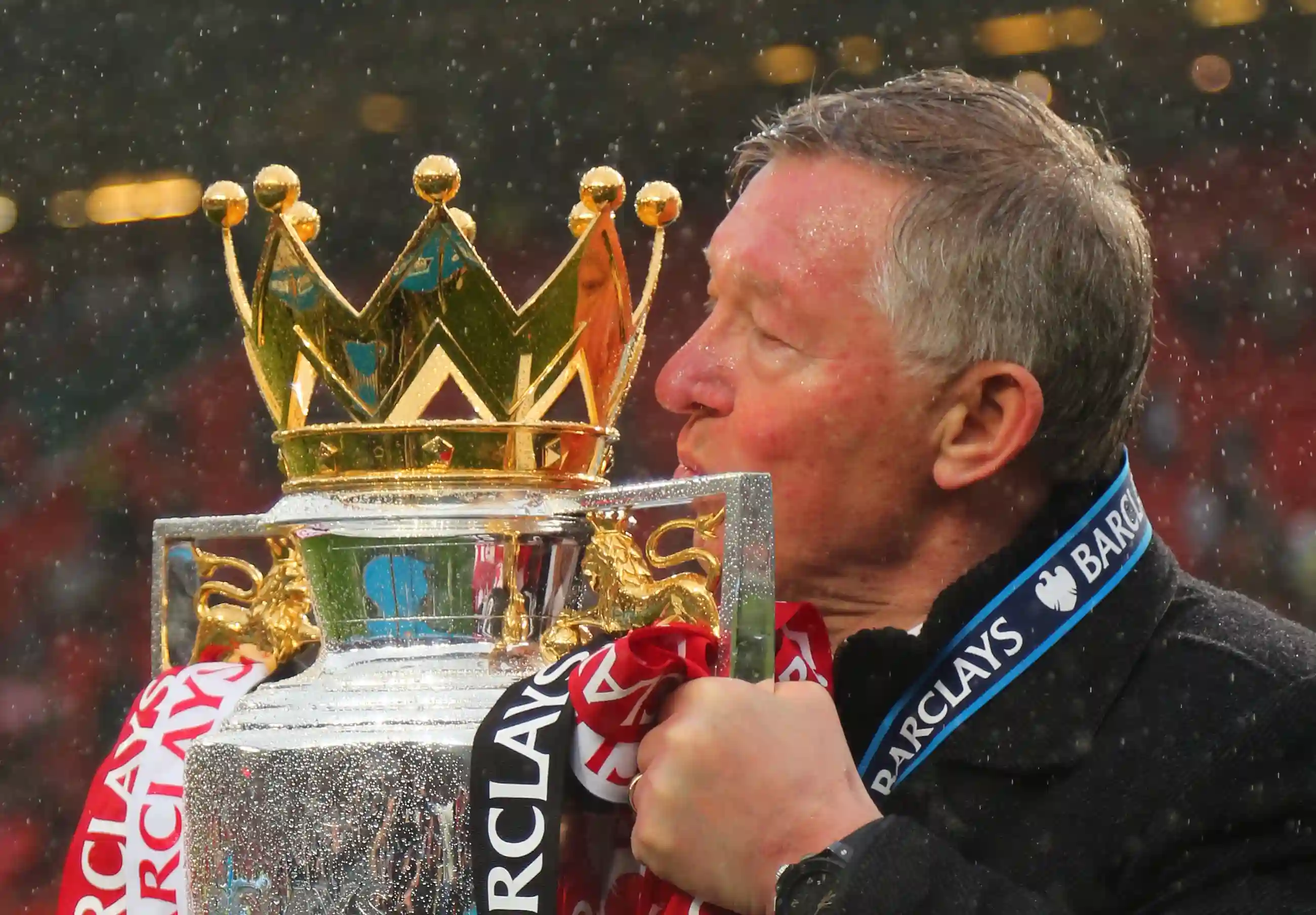 Sir Alex Ferguson a remporté un trophée européen improbable, puis a refusé Arsenal et Tottenham avant de briser ses rivaux en bits avec Man United