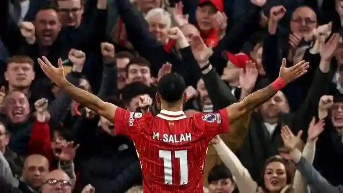 La publication cryptique de réseaux sociaux de Mohamed Salah a des fans de Liverpool craignant le pire alors qu'Arne Slot salue