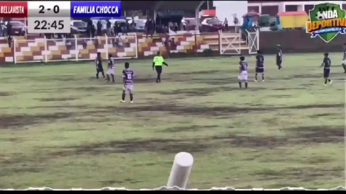 Un footballeur meurt et un autre souffre de brûlures graves lorsque la foudre est tombée pendant un match