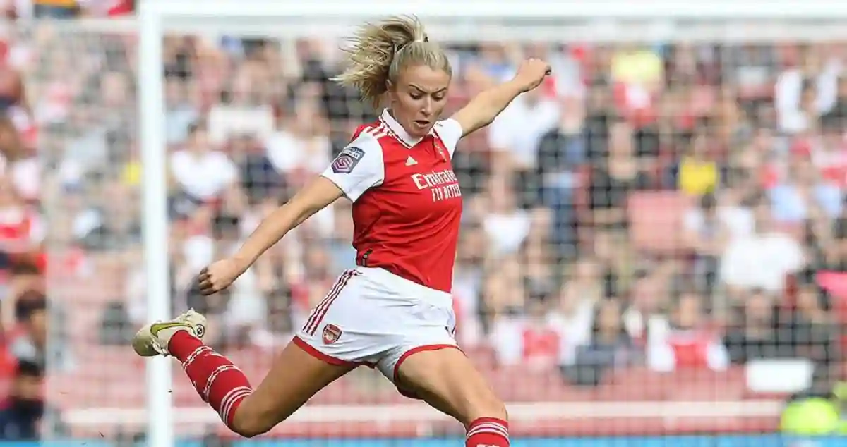 Arsenal Women’s Leah Williamson célèbre 150 apparitions WSL et 100 victoires WSL