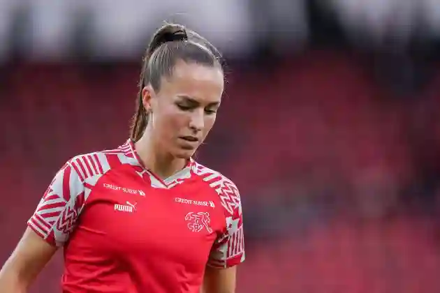 Le capitaine suisse des femmes d'Arsenal, Lia Walti, quitte le camp international en raison d'une blessure