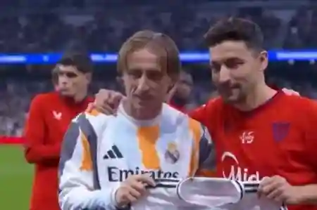 Vainqueur oublié de Premier League en larmes lors de l'hommage émotionnel du Real Madrid