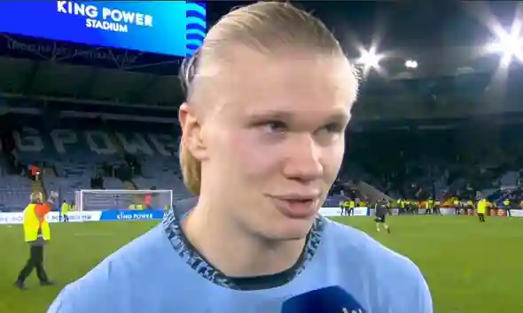 Erling Haaland laisse tomber le commentaire X-classé lors de l'interview après la victoire de Man City