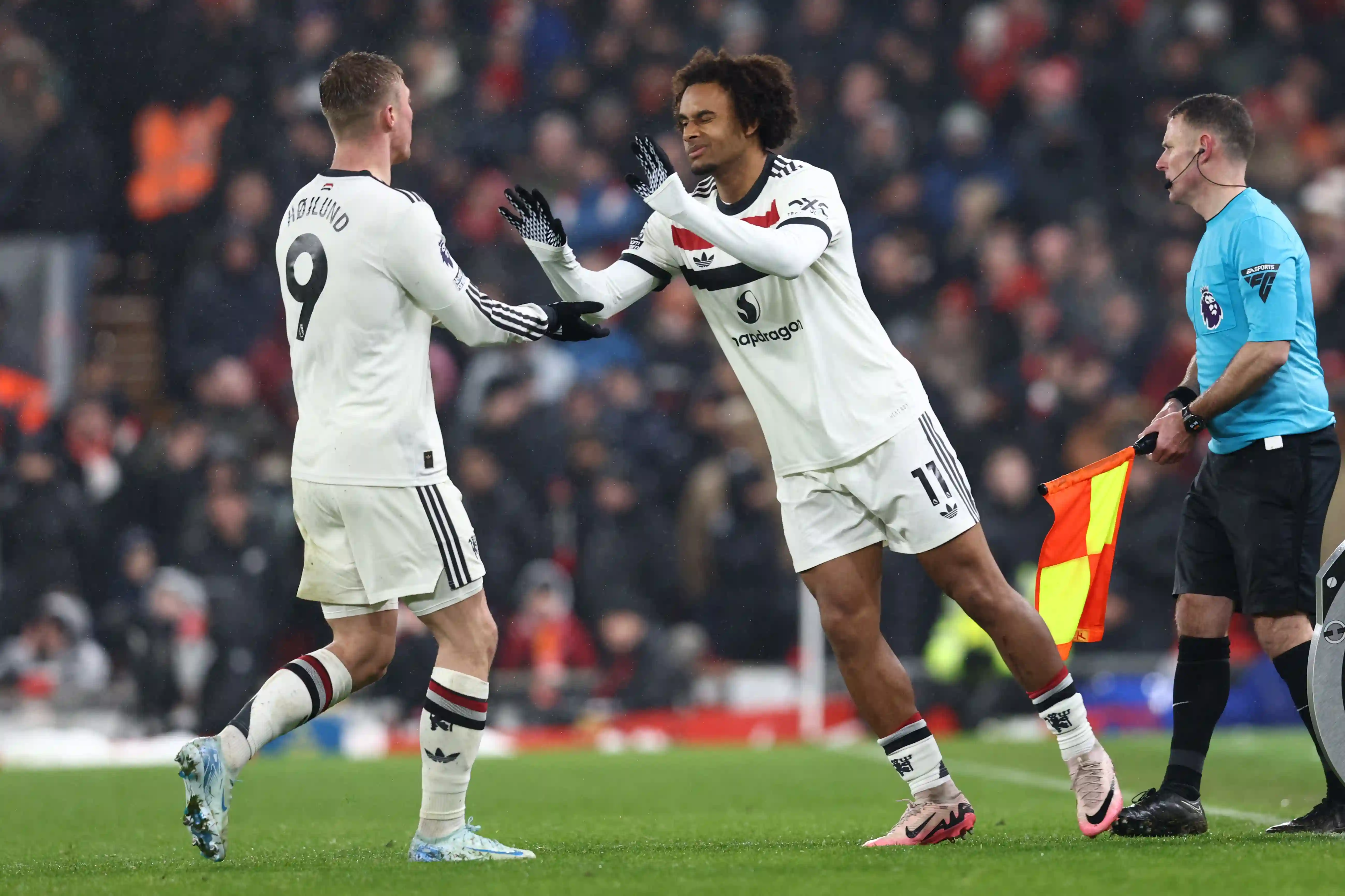 Bruno Fernandes avec une défense passionnée de Joshua Zirkzee mais Ruben Amorim admet que Man United pourrait partir