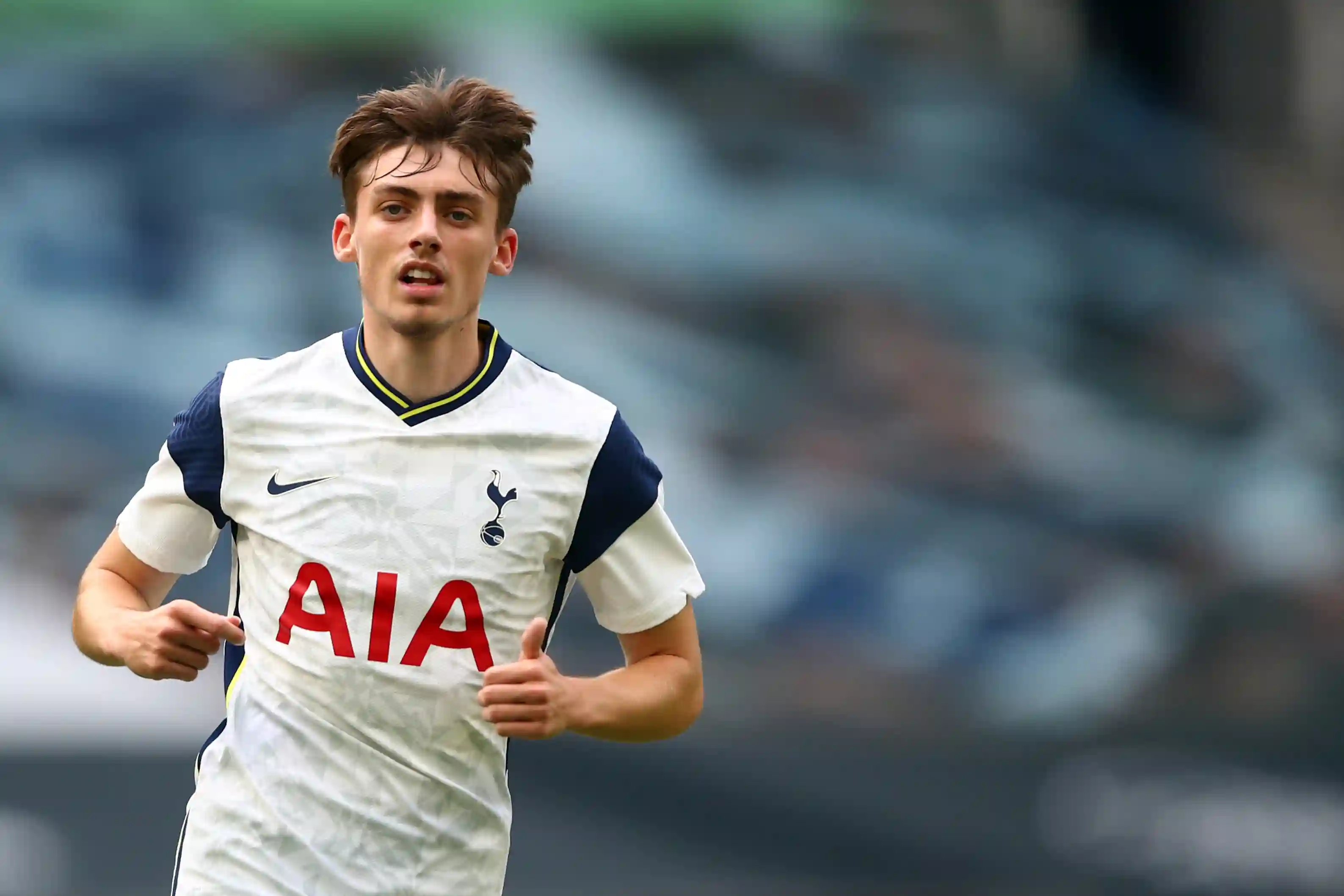 L'ancienne starlette de Tottenham prend sa retraite de 23 ans