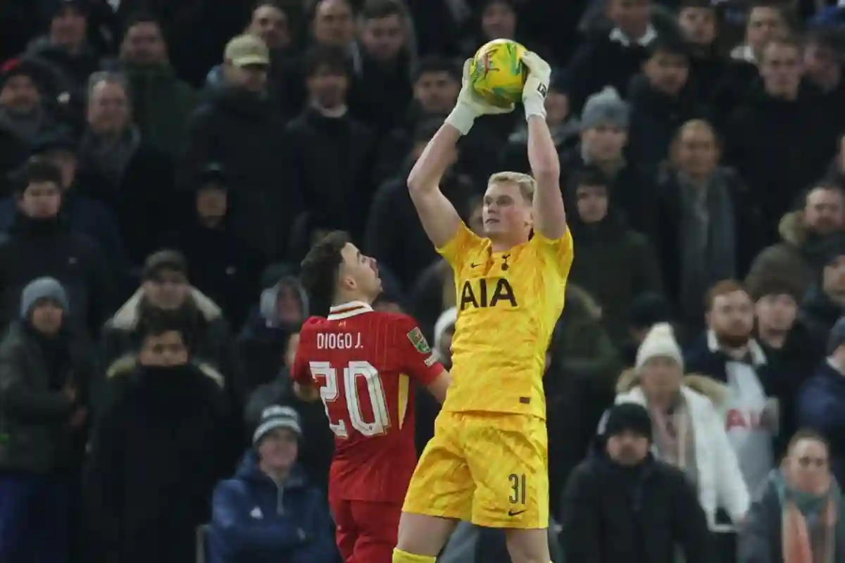 Antonín Kinsky, gardien de gardien: le «nouveau Cech» pour le Tottenham et freine le Liverpool 72! heures plus tard