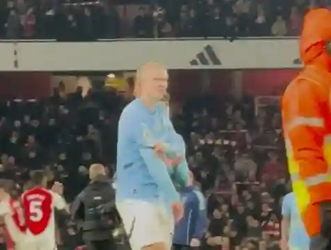 Erling Haaland fait le titre Jibe tandis que son père applaudit à Arsenal dans le post des réseaux sociaux