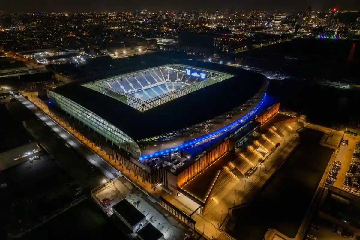 Au revoir à l'un des stades les plus mythiques du premier ministre: Everton inaugure son nouveau fief spectaculaire et dit au revoir à Goodison Park